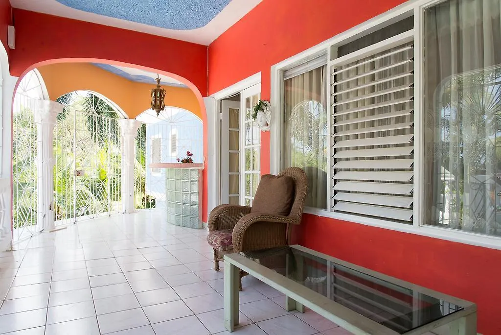 Chateau Margarite Bed And Breakfast Guest house Montego Bay