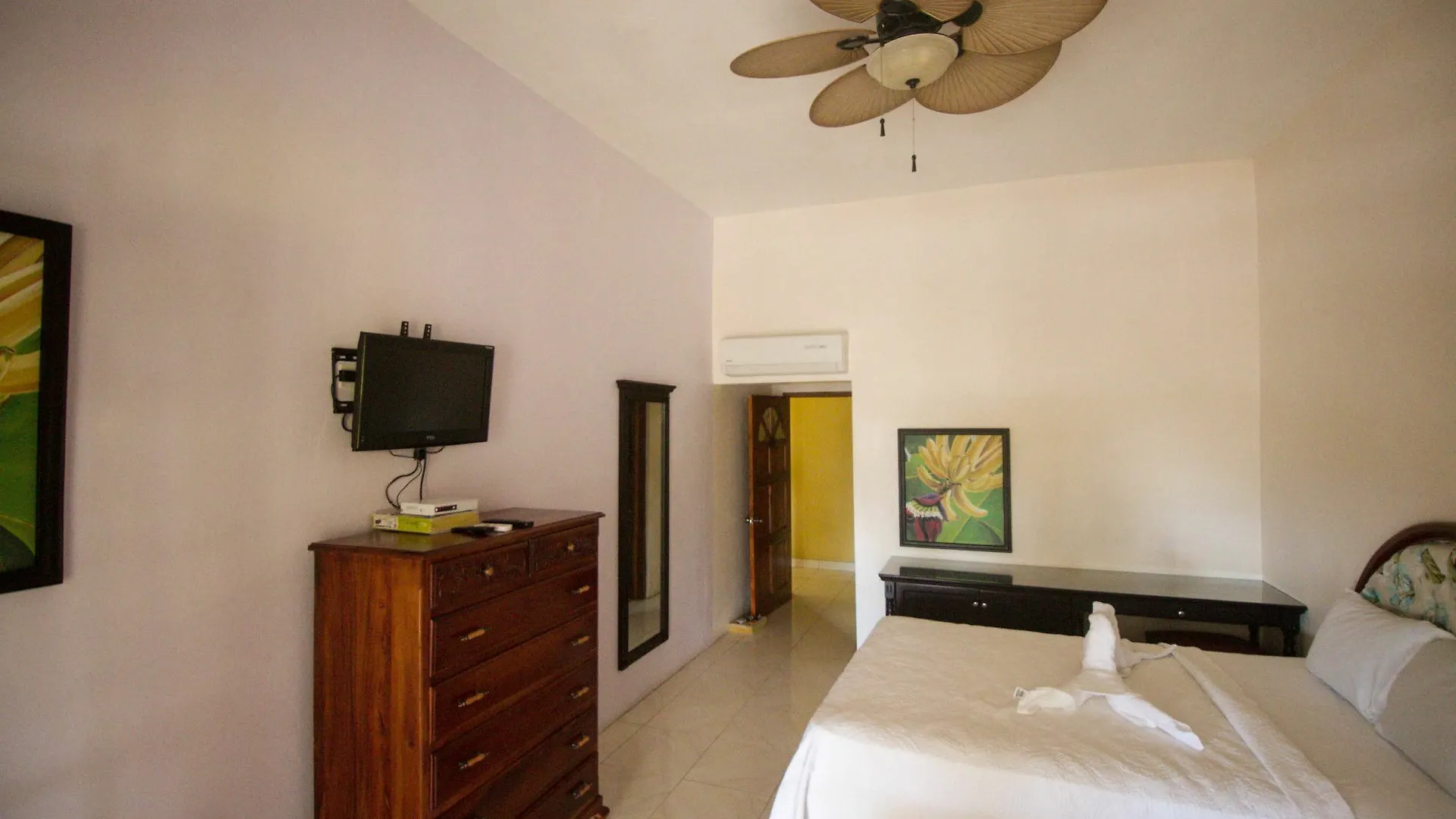 *** Guest house Chateau Margarite Bed And Breakfast Jamaica