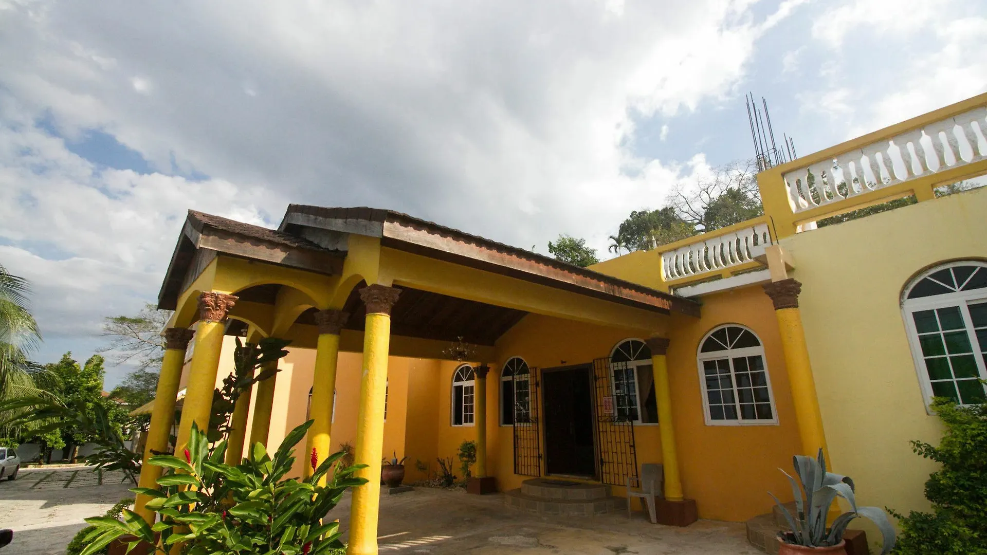 Chateau Margarite Bed And Breakfast Guest house