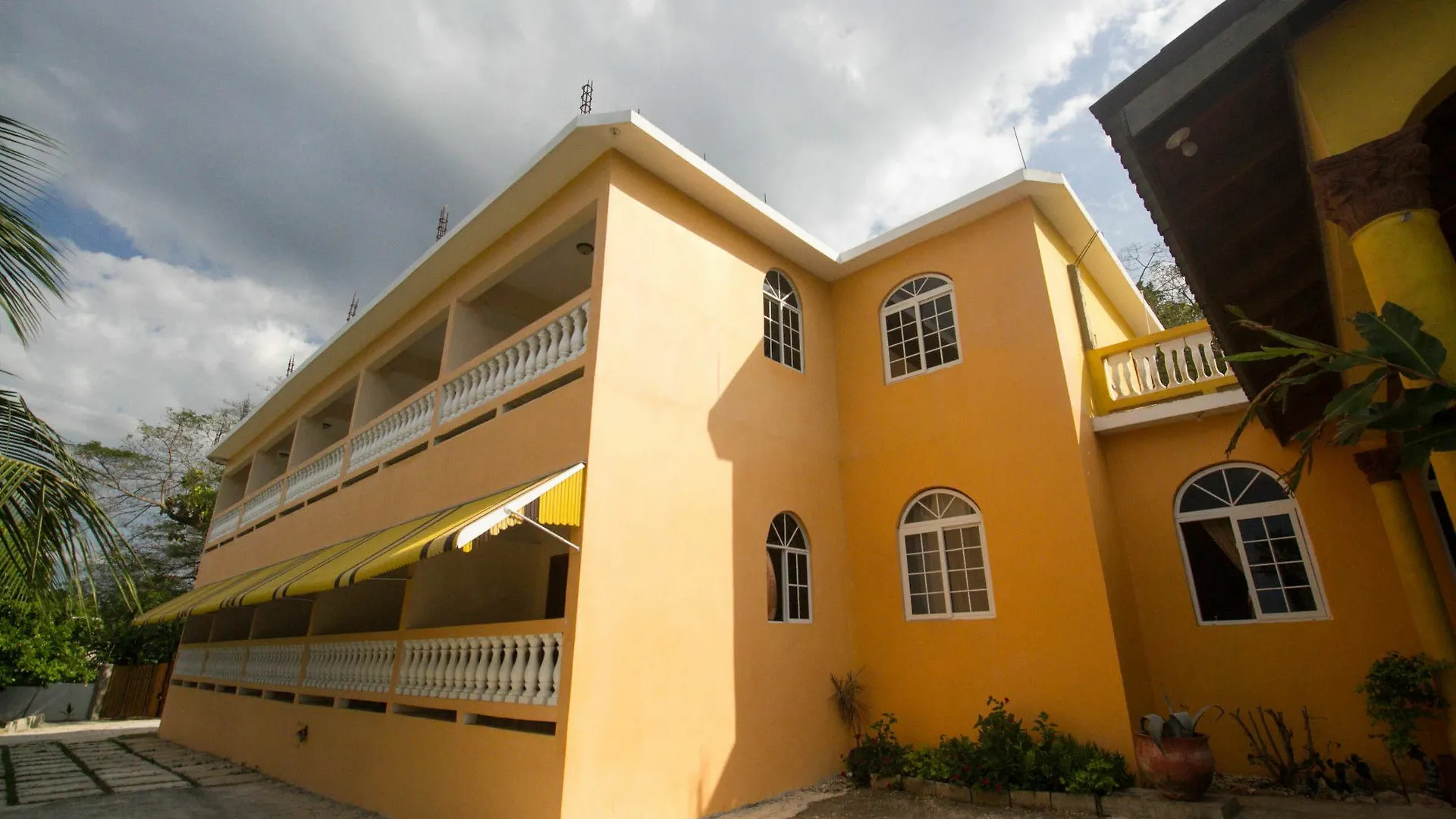 *** Guest house Chateau Margarite Bed And Breakfast Jamaica
