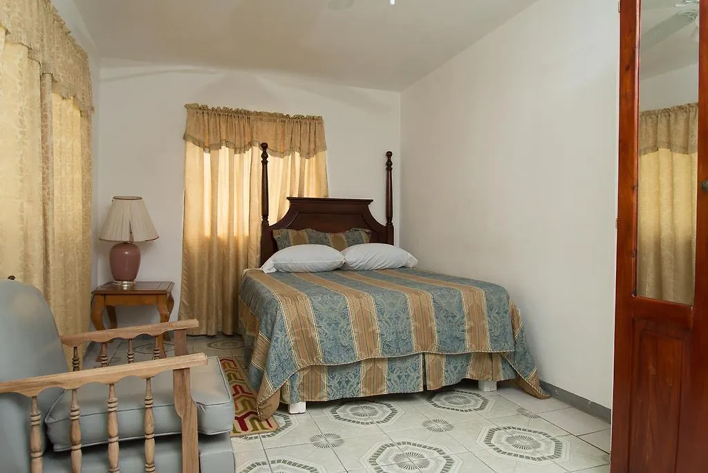 Chateau Margarite Bed And Breakfast مونتيغو باي بيت ضيافة