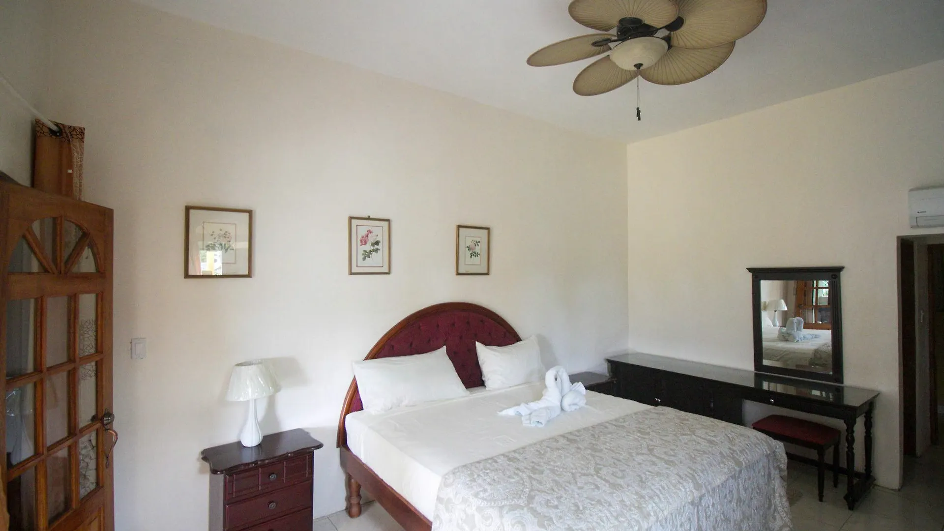*** بيت ضيافة Chateau Margarite Bed And Breakfast مونتيغو باي جامايكا